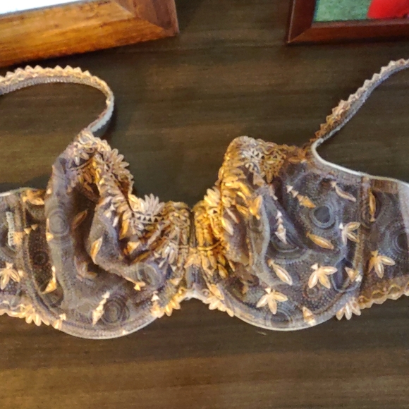 Chantelle Intimates & Sleepwear Chantelle Bra 32ddd Poshmark
